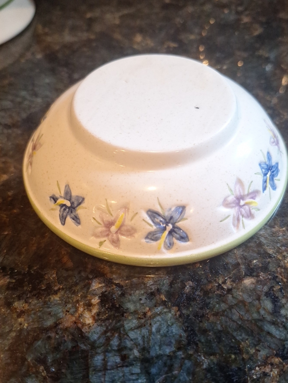 Yankee Candle White Wax Warmer with Butterfly And Bee Accents - Picture 3 of 7